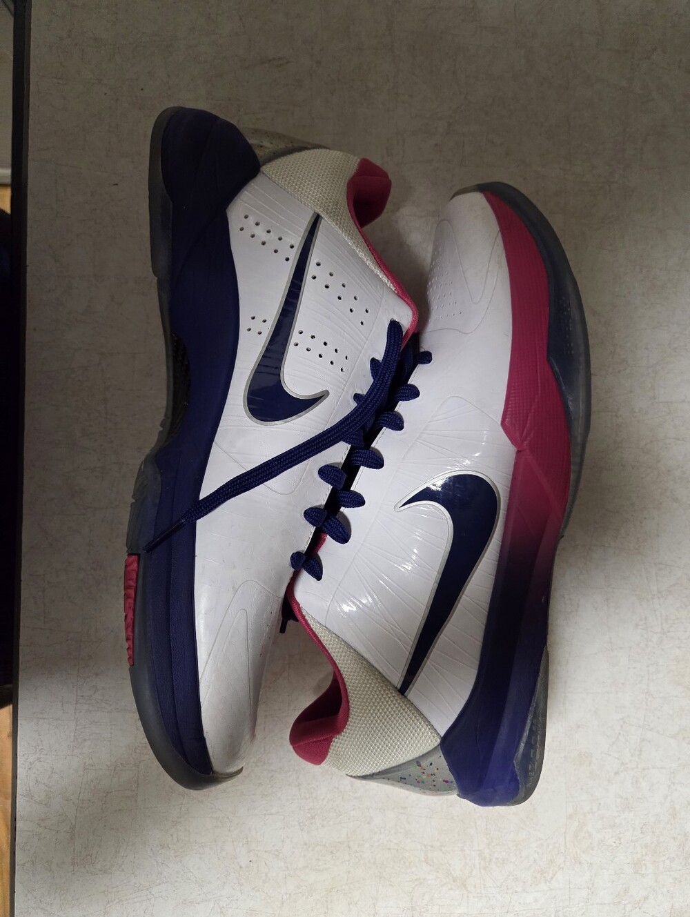 Nike Zoom Kobe 5 Protro "Kay Yow" basketball shoes. Mens Size 12
